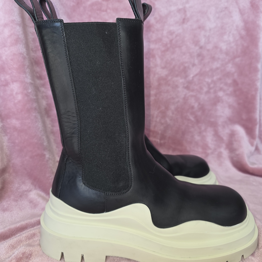 Bottega Veneta Black and Cream Winter Boots